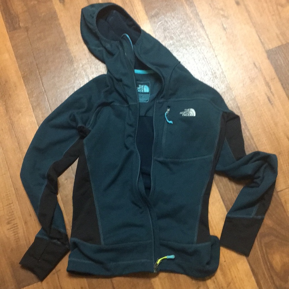 ♻️North Face Women’s Summit Series Hoodie Jacket